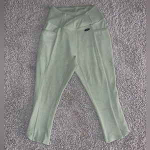 Gymshark Pistachio Ice Cream Poise Cropped Performance Leggings Size Small